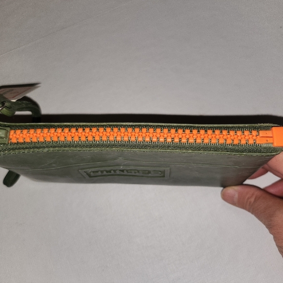 Hunter for Target Green Wristlet, NWT - Picture 8 of 14